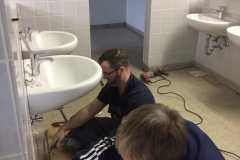 Montage-neuer-Waschbecken-1-scaled